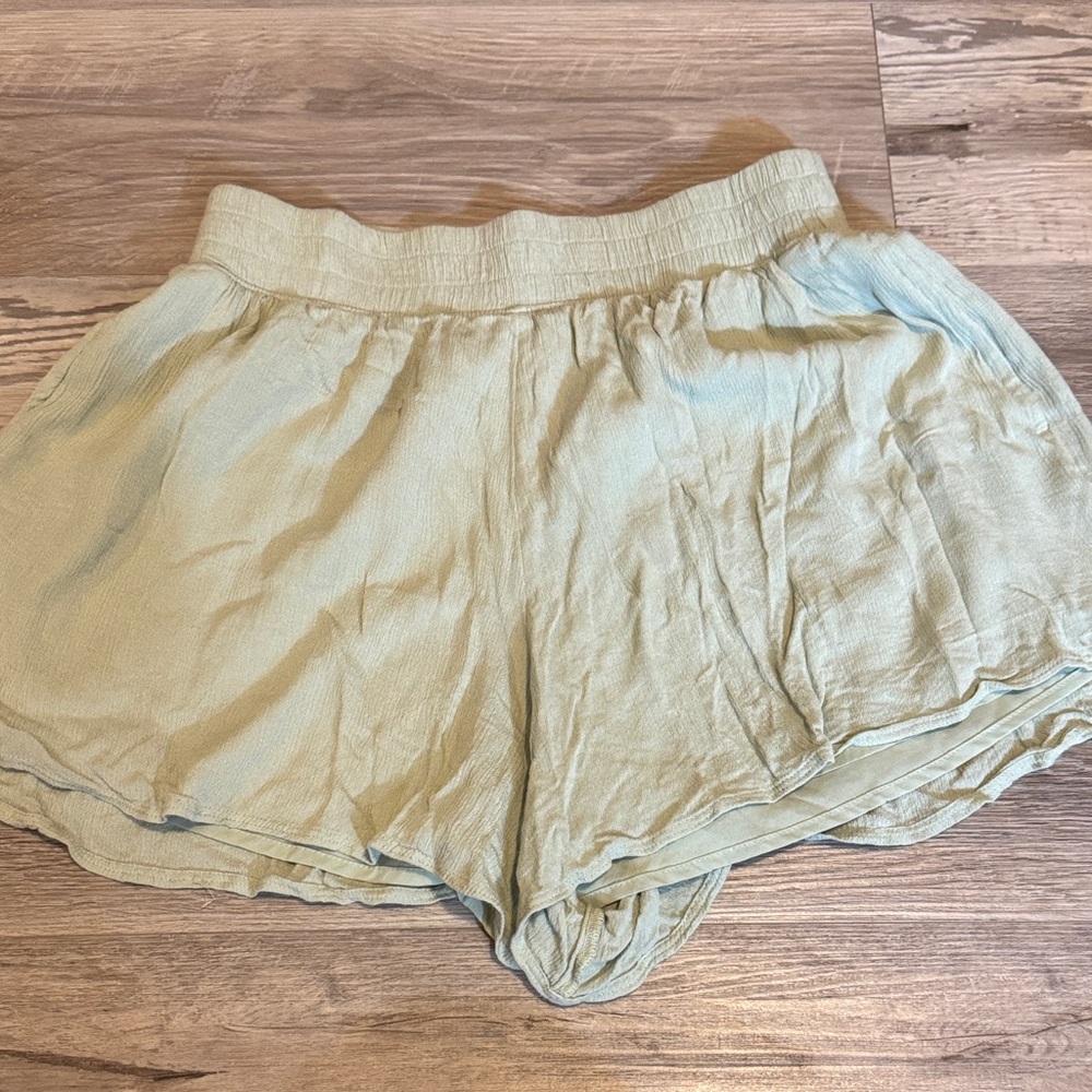 Hollister Green Flowy Shorts